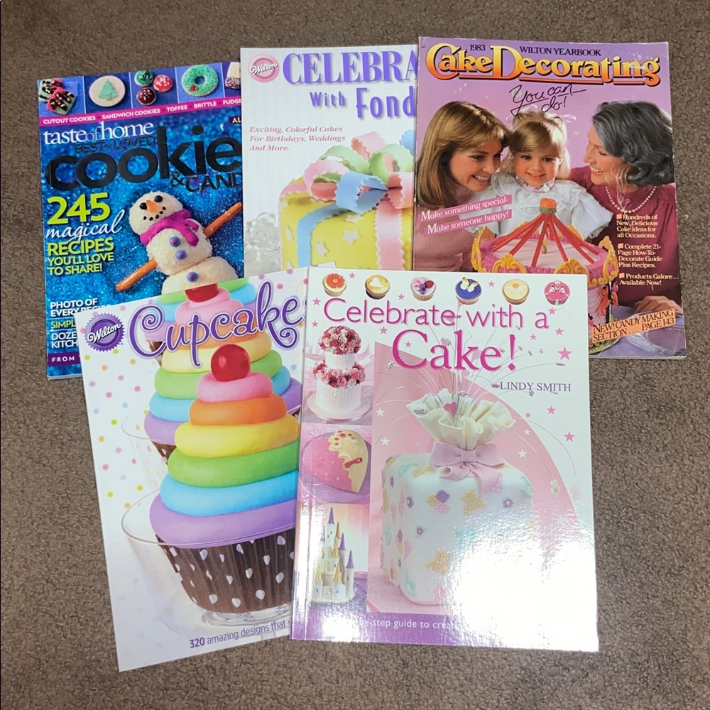 Wilton, Taste of Home Cake & Cupcake & Cookies Baking Guides Books